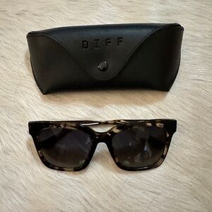 Diff Hailey sunglasses (case NOT included)